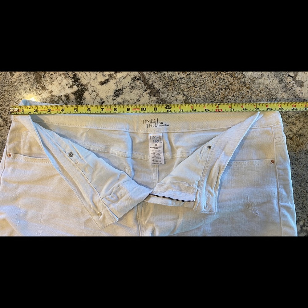 Time and Tru Brand Cotton Blend Shorts. Size 18.